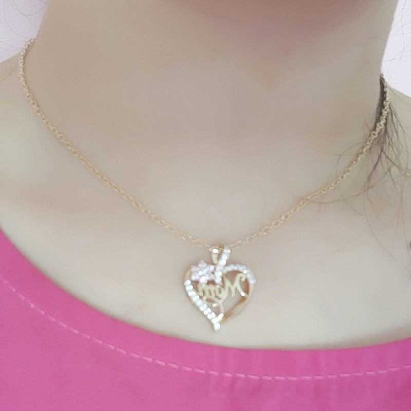 MOM flower necklace